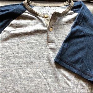 Men’s AE Baseball Tee Size XL